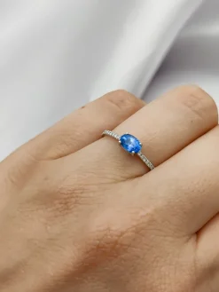 Anillo Andria Zafiro Diamantes Oro Blanco 18K