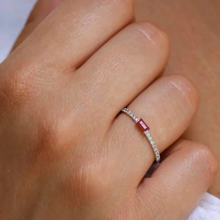 Anillo Aura Rubí Diamantes Oro Blanco 18K