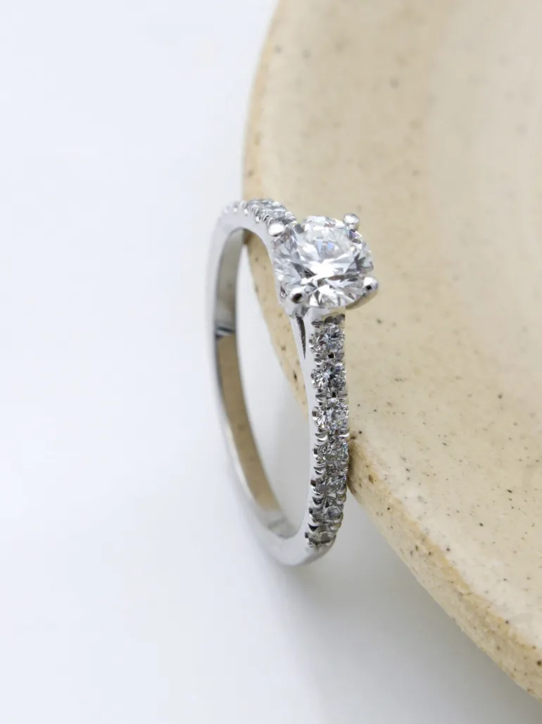Anillo Venecia Diamantes 0,90ct DF-VS1 IGI Oro Blanco 18K