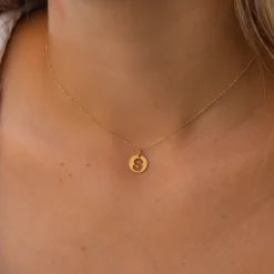 Collar Medal Letter Oro 18K