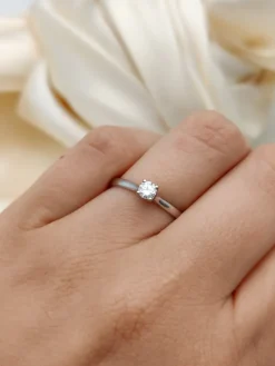 Solitario Amour Diamante 0,17ct D-VVS2 IGI Oro Blanco 18K