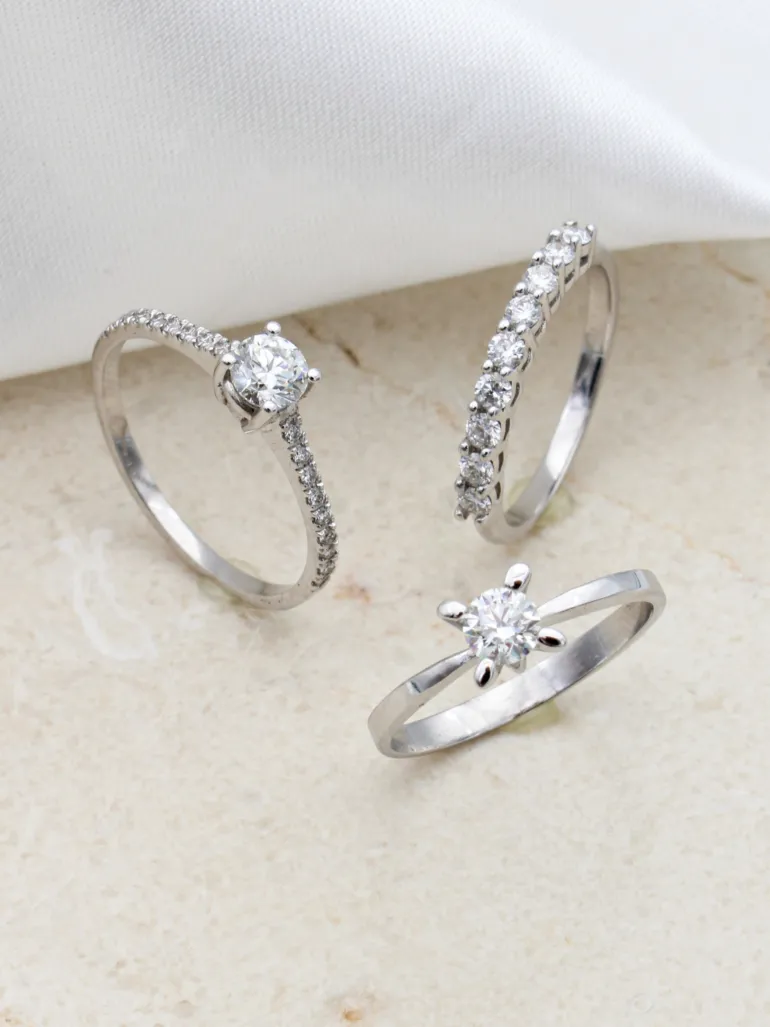 Solitario Luar Diamante 0,30ct E-VS IGI Oro Blanco 18K