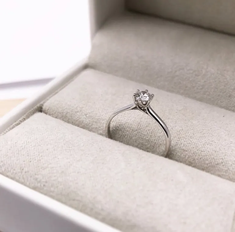 Solitario Monique Diamante G-VS Oro Blanco 18K